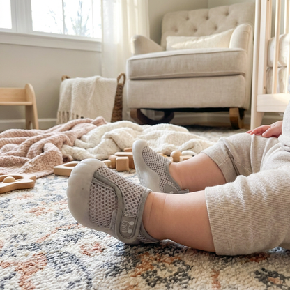 Bequeme Babyschuhe mit weichen, rutschfesten Sohlen