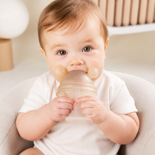 Baby-Beißring in Pilzform aus Silikon für kleine Hände